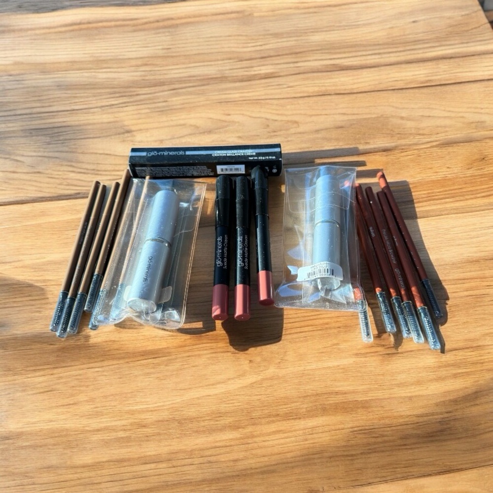 GLO SKIN BEAUTY COSMETICS BUNDLE – BROW PENCILS, LIP CRAYONS & MORE (LOT#8)